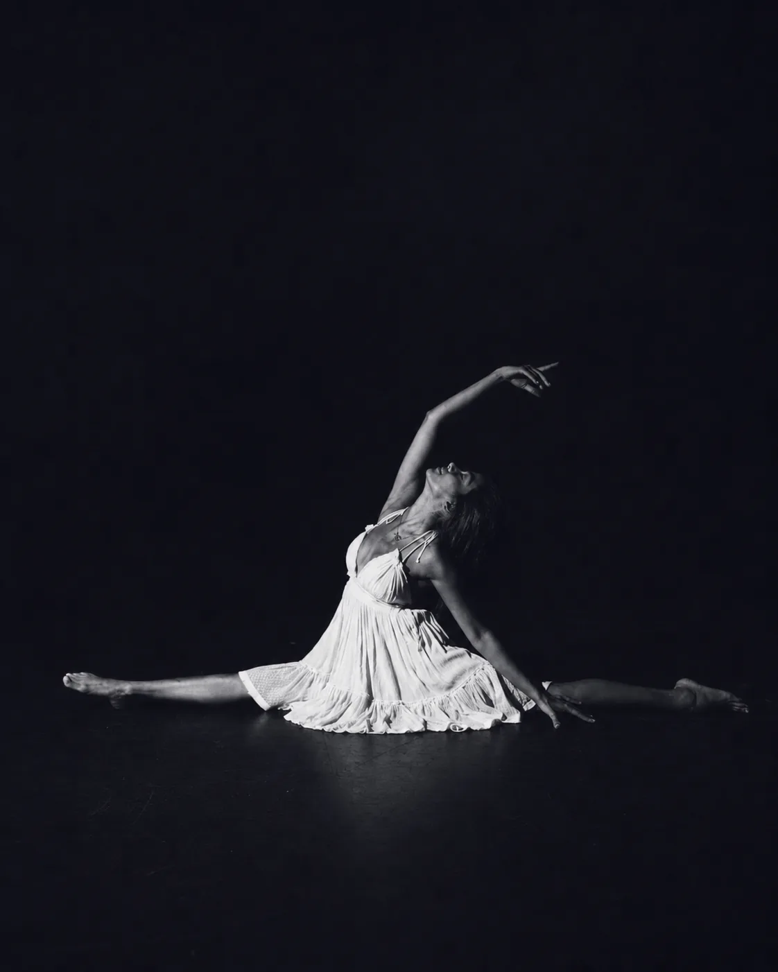 Moty Fard in an expressive split pose
